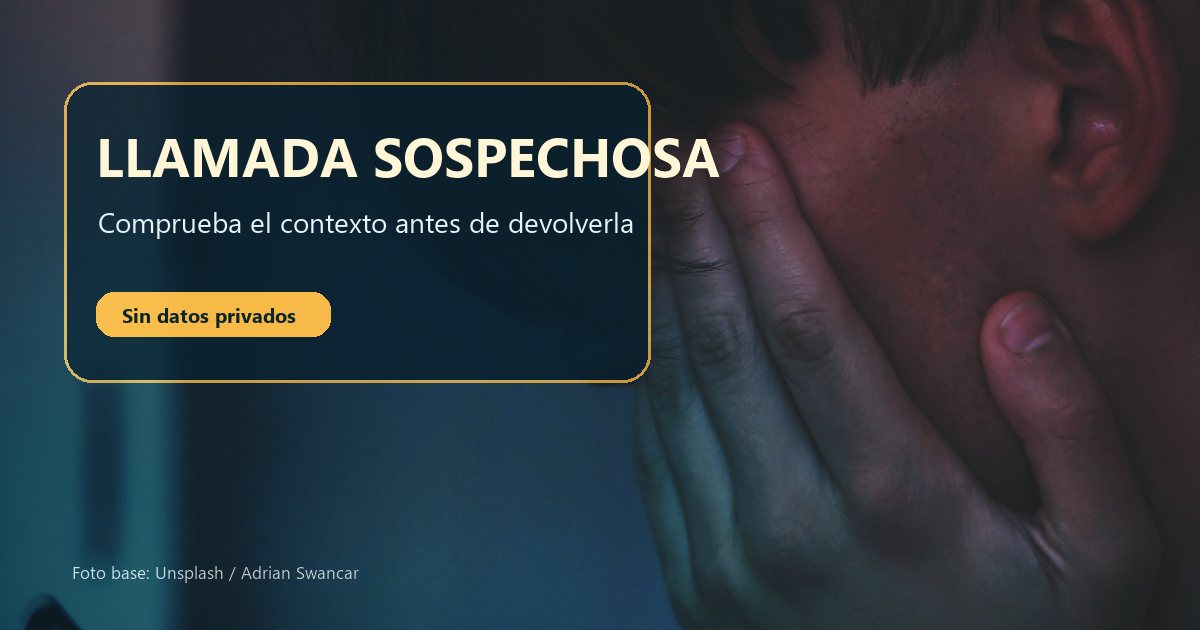Persona revisando una llamada sospechosa en el móvil antes de devolverla
